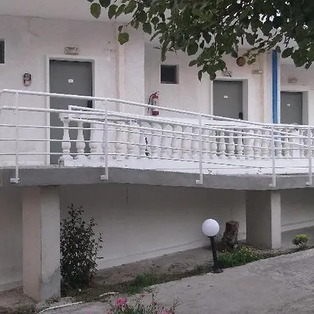 Paraktio فندق 2*